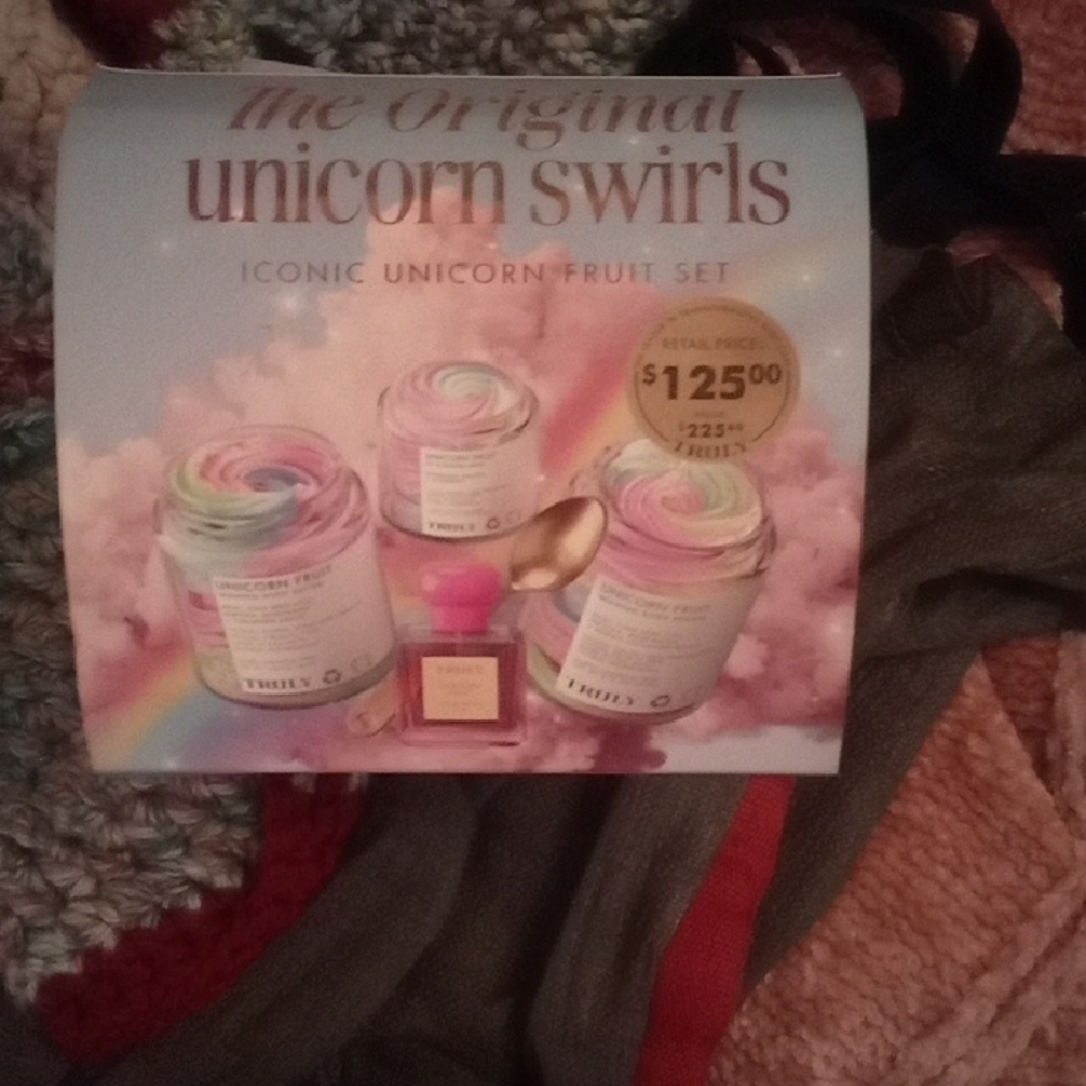 TRULY Unicorn Swirls Skincare Set
